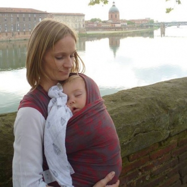 Apprendre à porter son bébé en écharpe à Toulouse